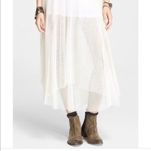 Free people “Sugar plum” lace skirt (NWT)